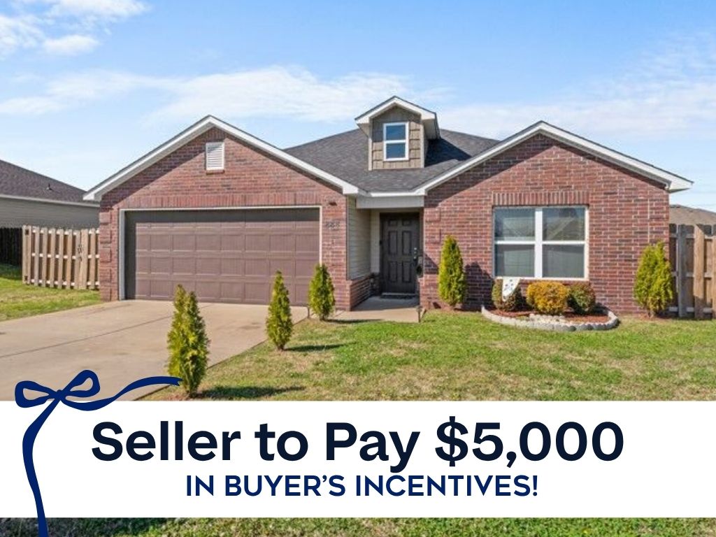 Welcome to this charming 3-bedroom, 2-bath home build2017 offering 1,422 sq ft of comfortable living in the Bentonville School District. Featuring a bright open floorplan, with seamless flow between the living, dining, and kitchen areas. Enjoy the convenience of being just a short 10-minute drive to Northwest Arkansas National Airport. This home is the perfect blend of comfort, location, and convenience!