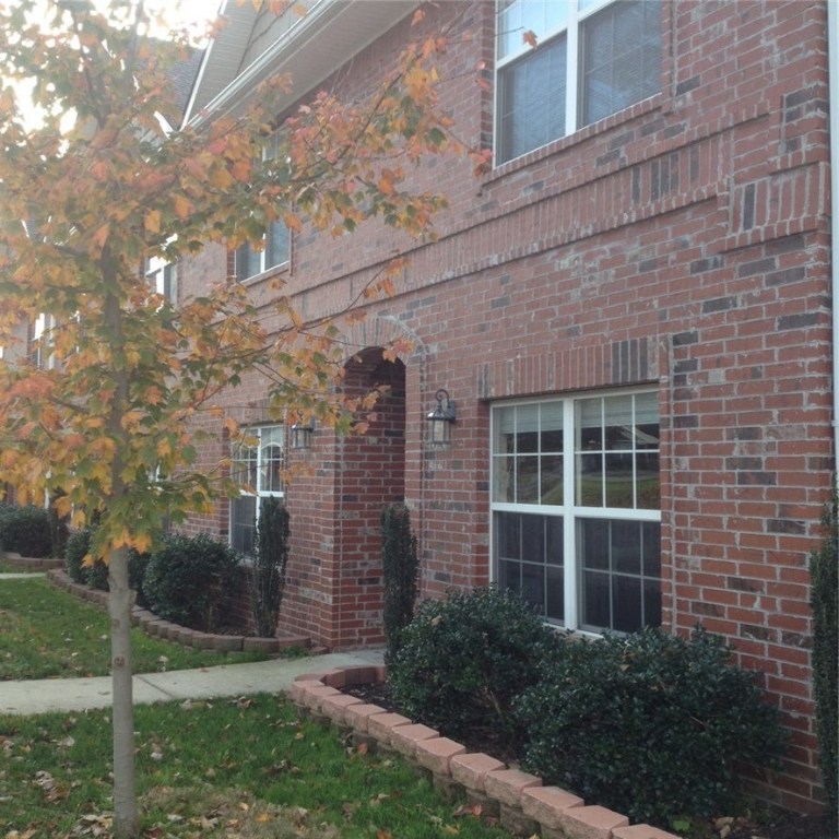 No Sign or lock box  must contact Dick Weaver for all showings. Great location 2 blocks from Home Office, one block from Gilmore Park, and 8 blocks from Bentonville SQ. all units are updated and in perfect condition. 2 units are furnished. $400 per mo. more each. furniture can be purchased separate.
Great investment with room for upward movement in rents. Units will go FHA with owner occupancy. Units have one car garage and 1 additional parking space.