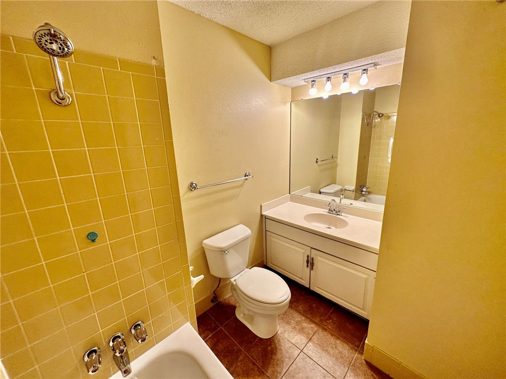 Kersten Addrogers - Residential Lease
