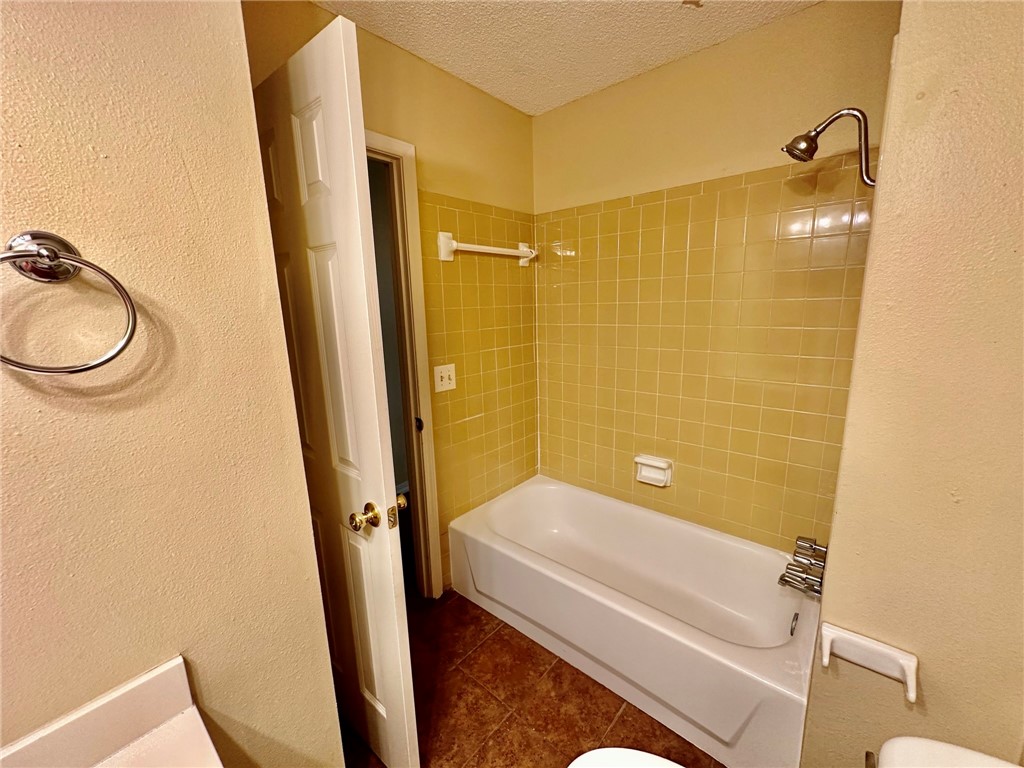 Kersten Addrogers - Residential Lease