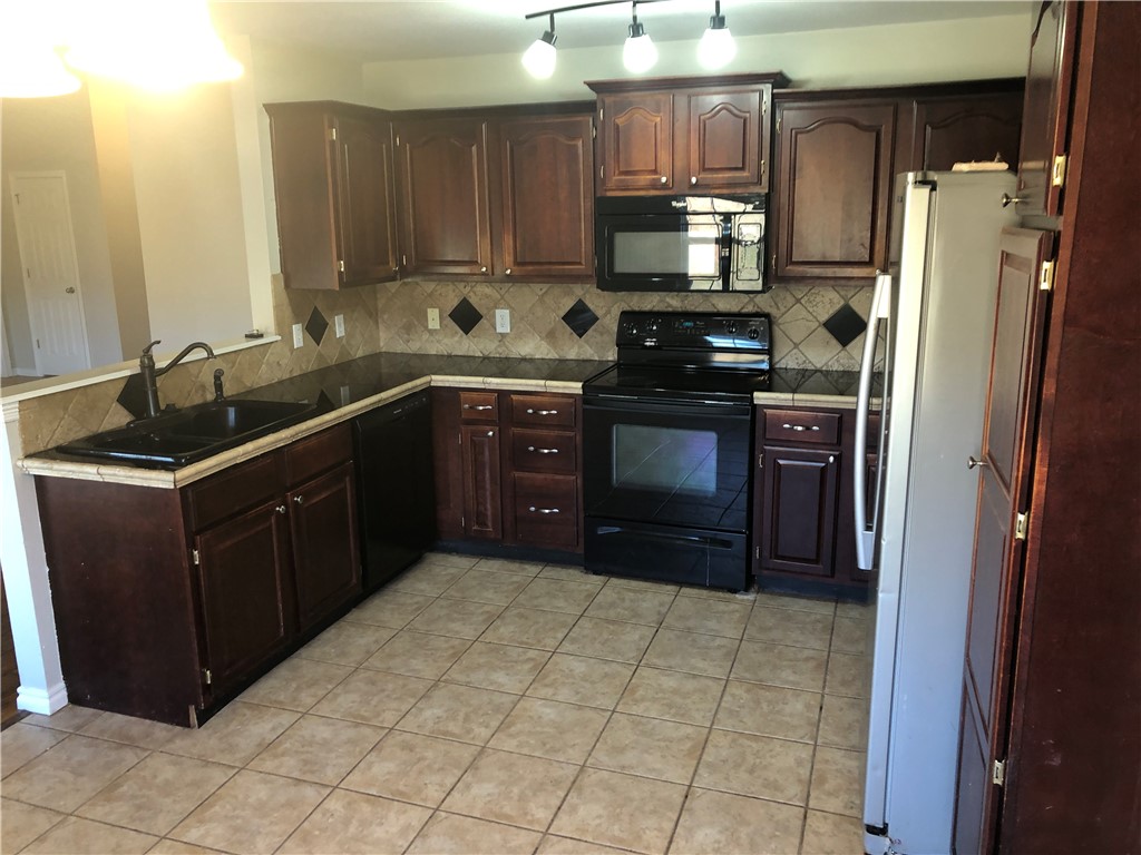 Standing Oaks Sub Blk Iipea Ridge - Residential Lease