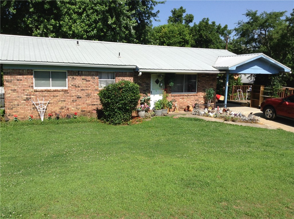 Nice starter home in fast growing West Fork. Large lot with two storage buildings, great trees and a small deck. Close to park, schools and the river.
