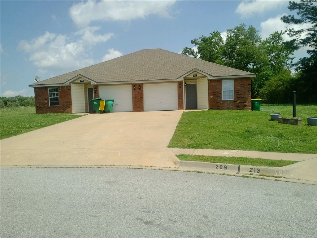 Nice duplex in Centerton featuring 3 bedrooms, 2 bathrooms, & 1 car garage. Laminate wood floors in living room, carpet in bedrooms. Refrigerator, stove, & dishwasher are included. New paint throughout.