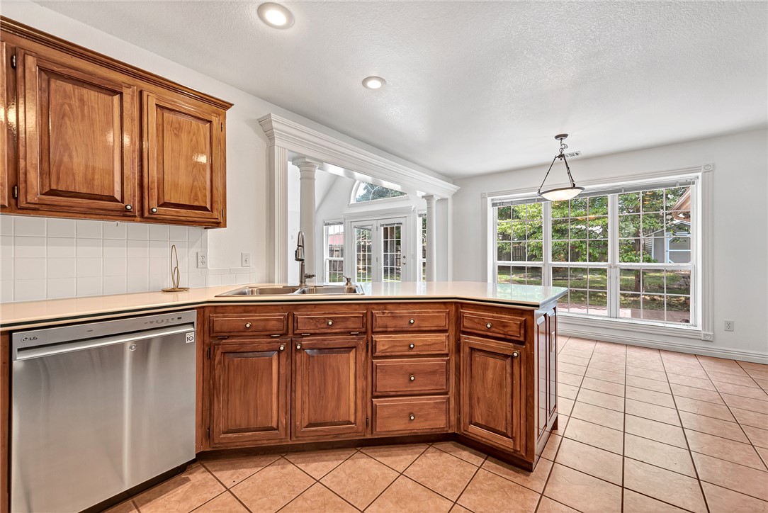 Whispering Timbers Ph 10 Rogers - Residential Lease