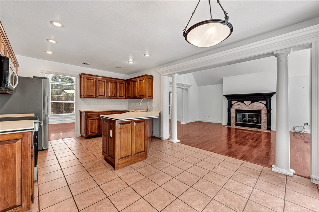 Whispering Timbers Ph 10 Rogers - Residential Lease