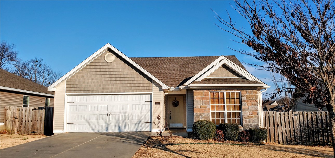 You don't want to miss this one! Come see this beautiful house in the heart of Fayetteville.
Gorgeous views from the covered patio, back yard backs up to a City park and walking trails. This one truly has it all, with vaulted ceilings, Granite countertops, Split floorplan this home is move in ready. Schedule your private appointment today!