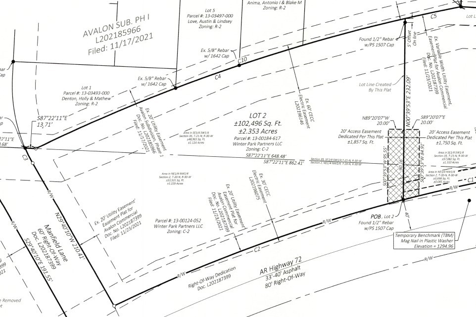 GREAT COMMERCIAL LOCATION! This corner has the highest traffic count in the hot market of Pea Ridge and has Hwy 72 frontage and It'll Do Road frontage. SELLER WILL SUBDIVIDE! Your clients can customize the size of lot they need. Perfect location for a convenient store, coffee shop, fast food restaurants, offices, etc. Zoned Commercial.
Under Contract with Listing