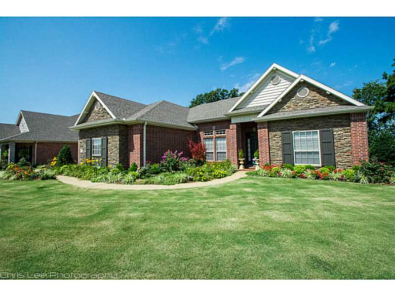 Immaculate home in highly desired Horsebend Estates. Wood floors throughout living, dining, & kitchen, stainless appliances, kitchen is open to living. Beautiful open layout w/split floor plan, huge master w/spacious bath, beautifully landscaped and,overlooks a horse farm. Covered pack patio, in lush flower garden. Home won't last long!