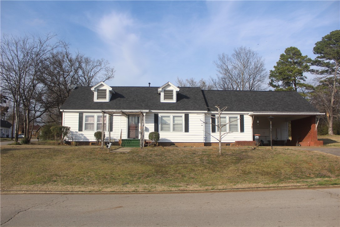 Spacious house located just a block off Commercial Street in Ozark. This home is conveniently located near shopping, hospital, and schools. The seller has put on a new roof, added some new flooring, and updated one bathroom. The house boasts a large living room, family/dining room, a breakfast area in addition to 3 bedrooms and 2 baths. The large back and front yard create an open canvas to add some of favorite things to make your yard your own. The home is move in ready!