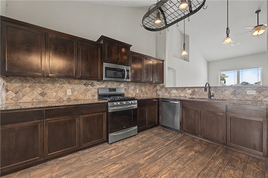 Elkhorn Sub Ph I Pea Ridge - Residential Lease