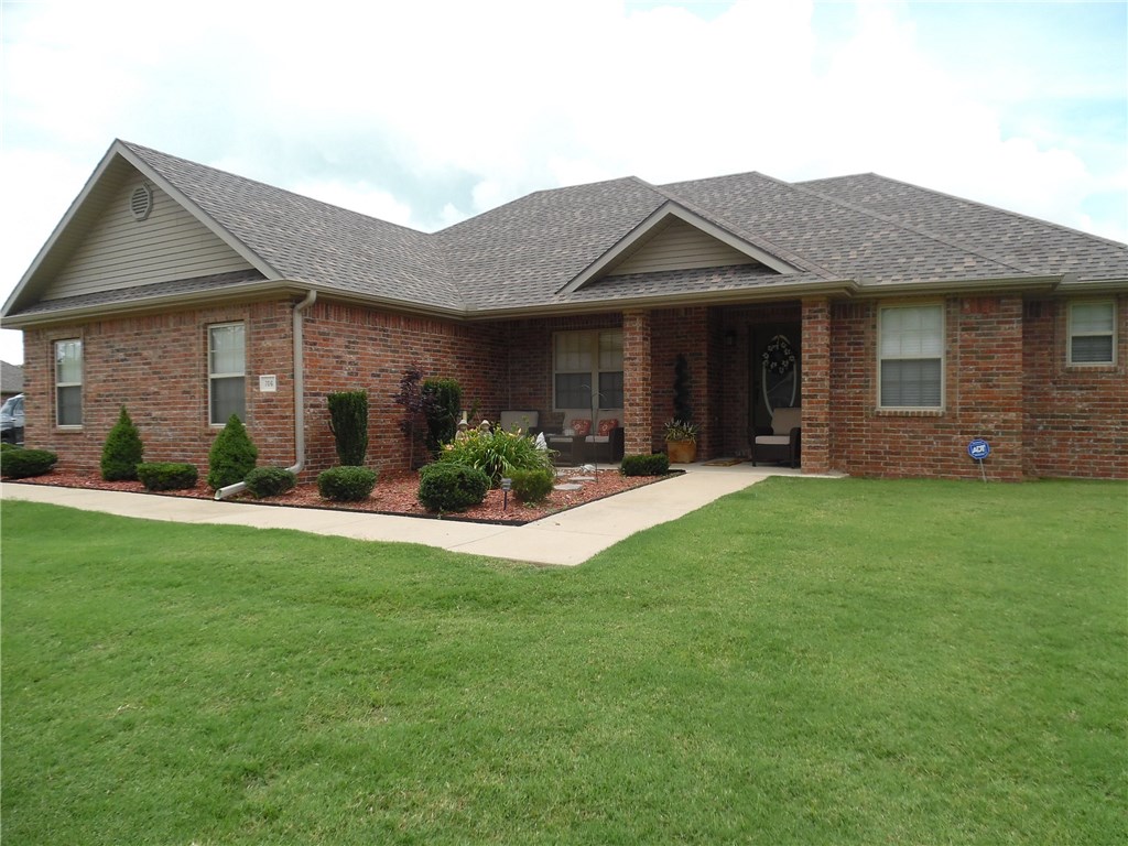 Exceptionally well maintained one owner home on quiet street.  Features include split bedroom plan double vanity in the Master, large bedrooms, side loading garage and huge privacy fenced backyard.  All appliances convey and this home is RD Eligible.