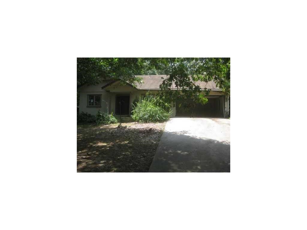 3 Bedroom, 2 Full Bathrooms. Carpet and Tile Flooring. Great Curb Appeal and Nice Area. Call Kai for your showing.479-685-4881 700/month and 600/deposit
