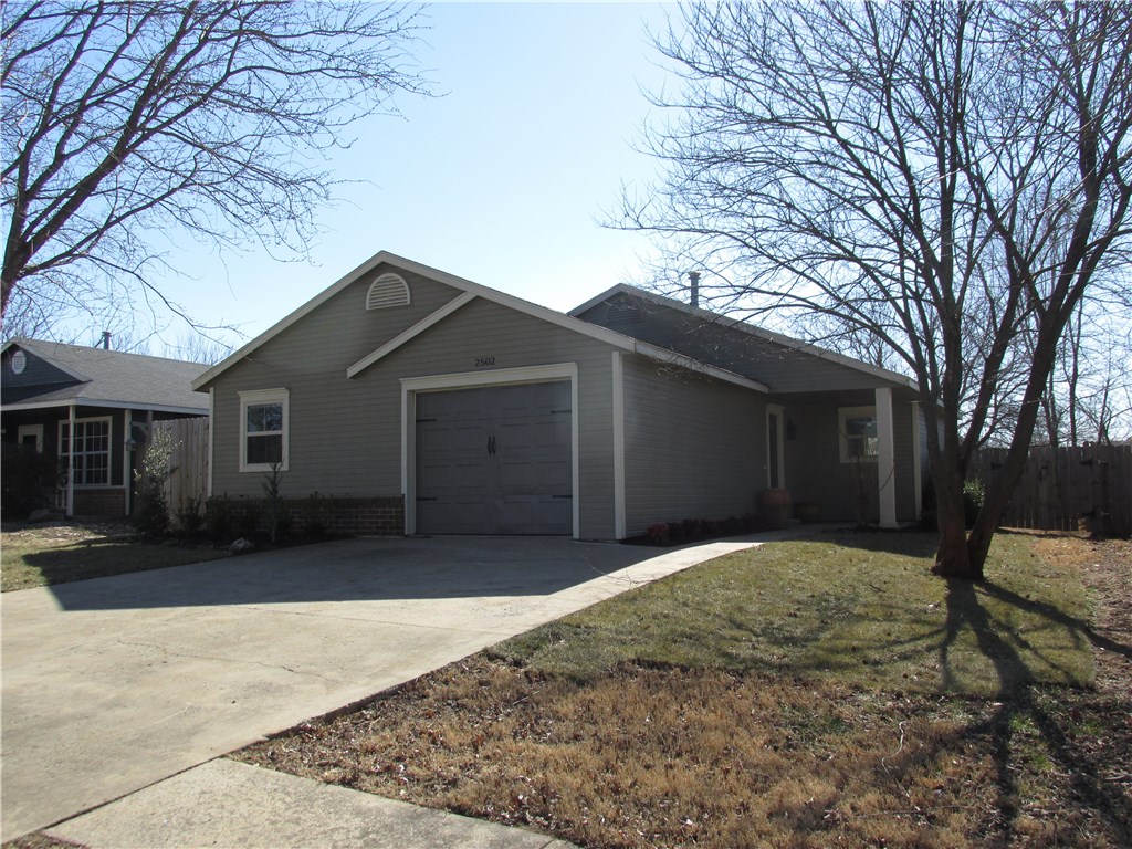 Great 3 bedroom 2 bath home centrally located in Bentonville, has been beautifully remodeled.  Hardwood flooring, granite counters, fresh paint, stainless appliances.  Also includes washer and dryer.  Large fenced yard.