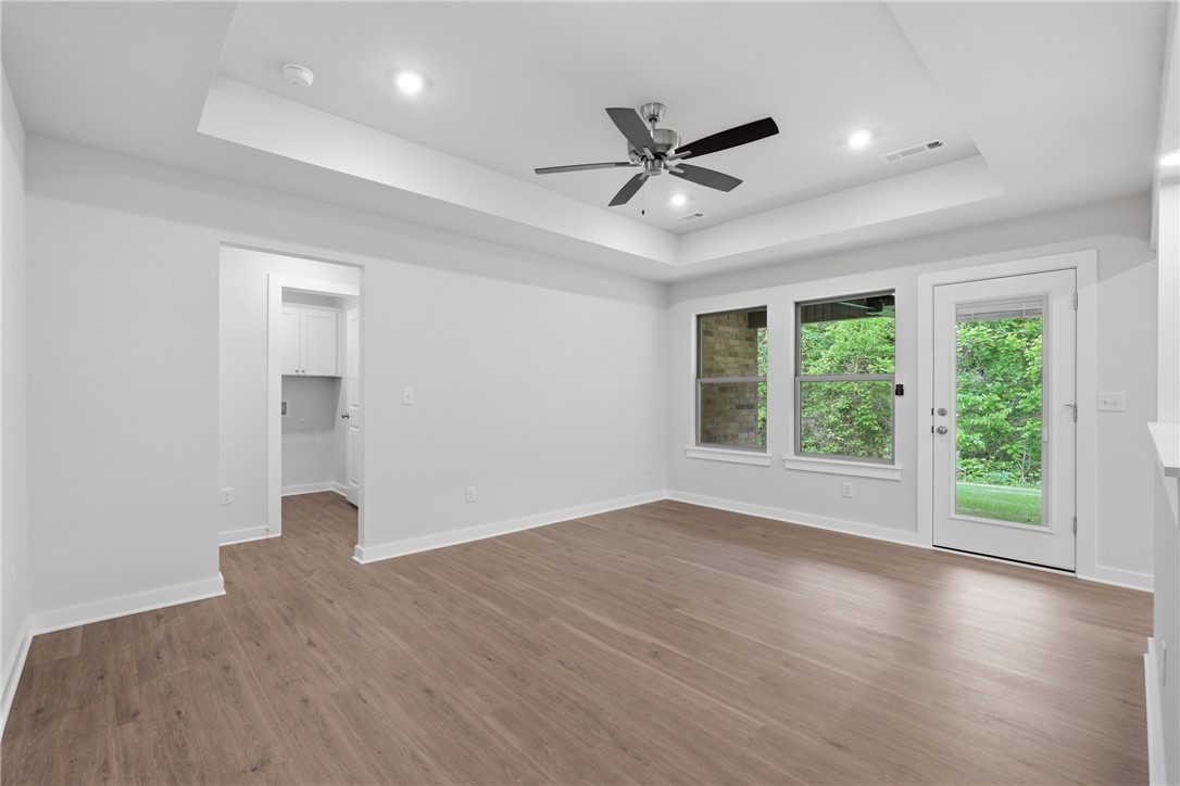 Springhill Sub Gentry - Residential Lease