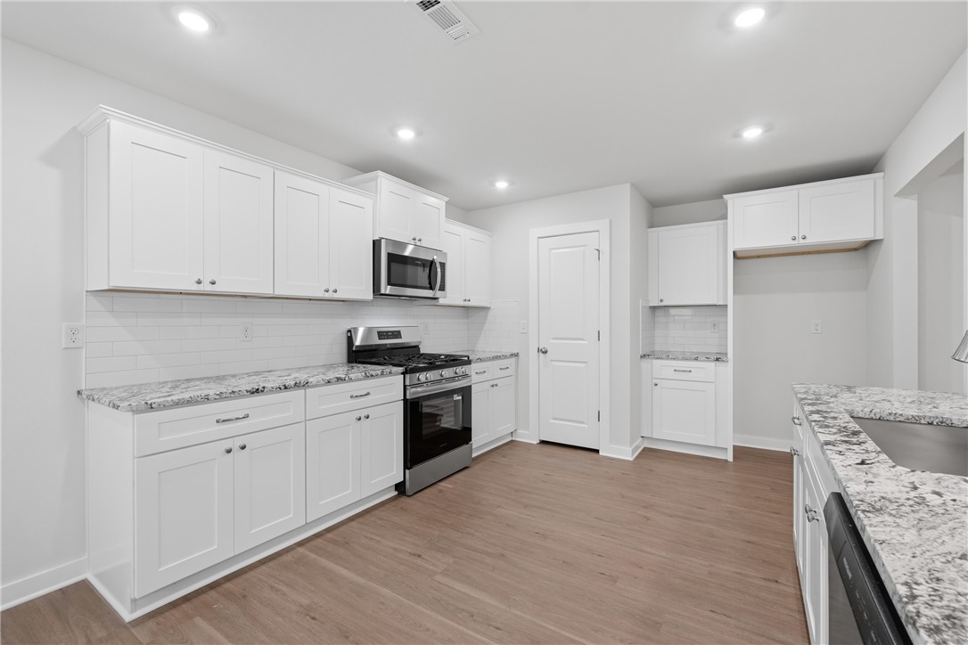 Springhill Sub Gentry - Residential Lease