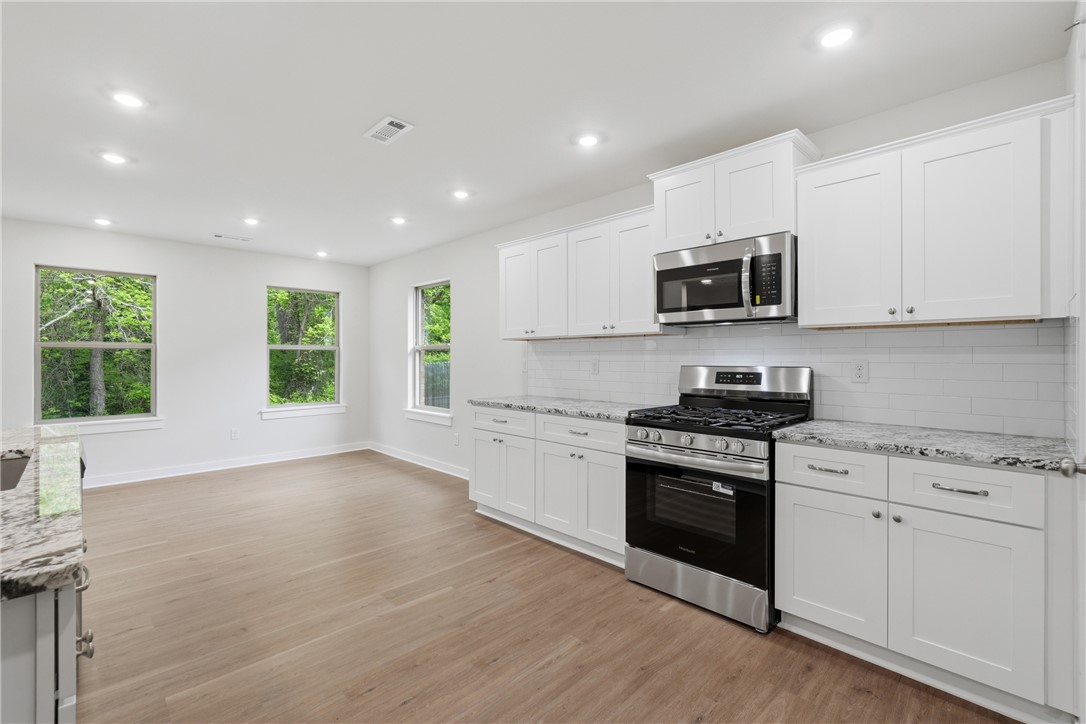 Springhill Sub Gentry - Residential Lease