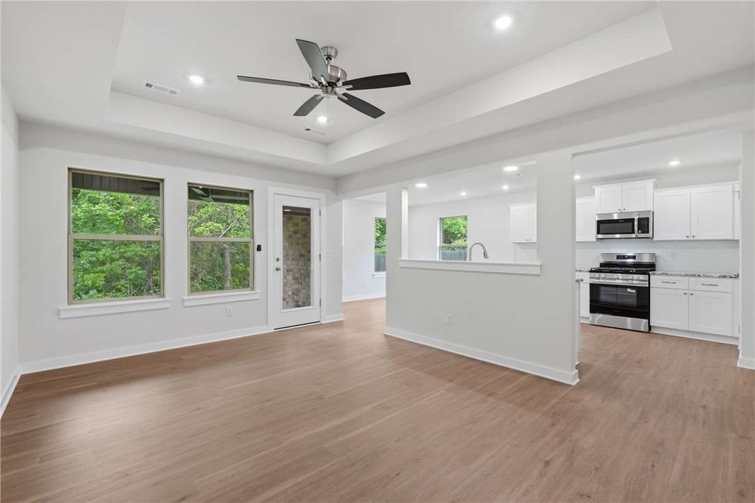 Springhill Sub Gentry - Residential Lease