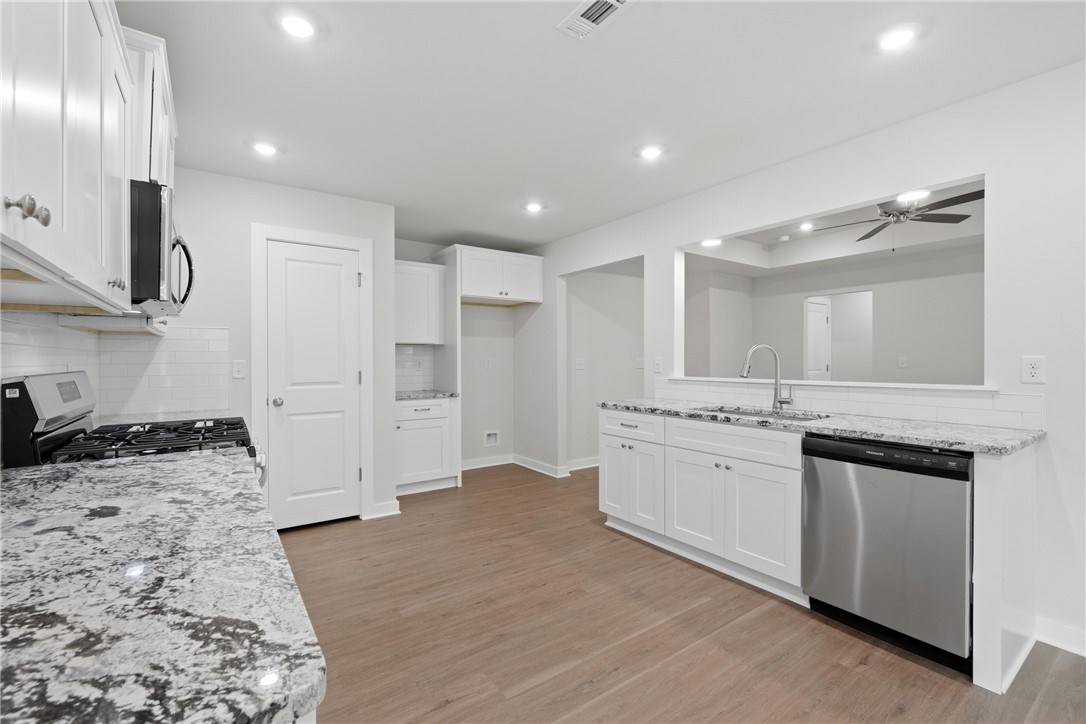 Springhill Sub Gentry - Residential Lease