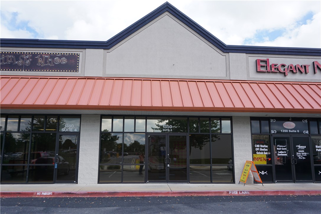 High visibility and high traffic count make this the premier location for your business. Great space for retail or office. 1,062 with one bath room amd stock room. Can be added to suite 4 for a combined space of 2,080 sq.ft., please see ML# 1091480 for additional space and ML #1091495 for both spaces combined.