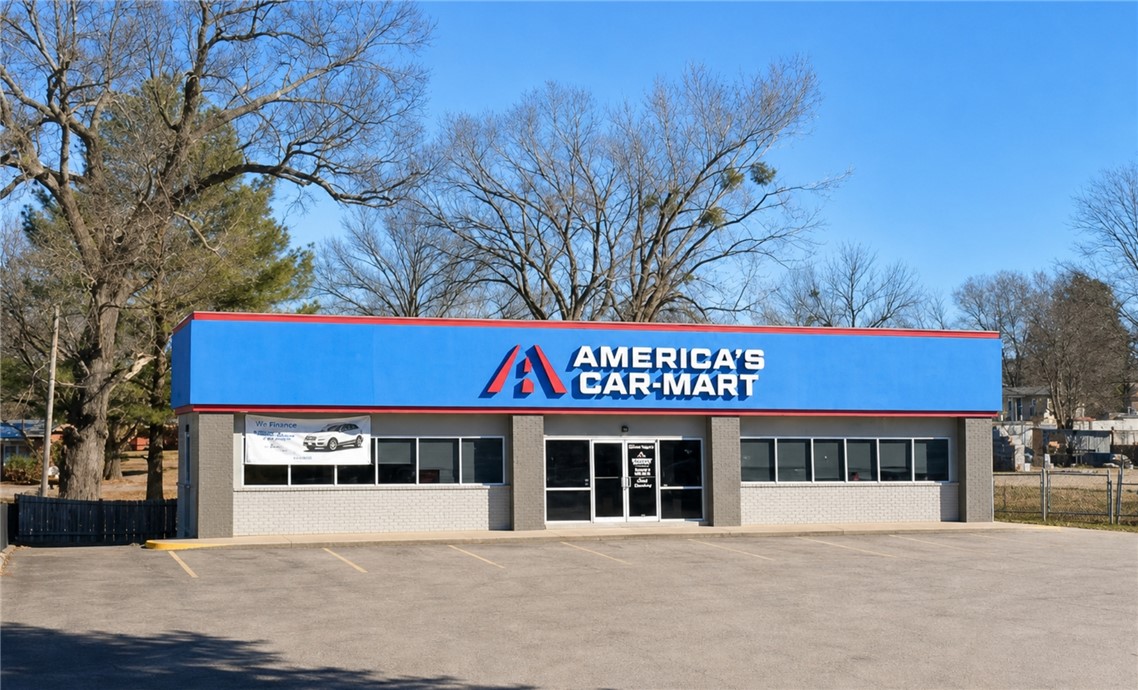 905 S Rogers Street offers a well-positioned commercial opportunity along one of Clarksville’s primary commercial corridors. Clarksville is located in Johnson County along the Interstate 40 corridor, serving as a regional service hub for surrounding communities in the Arkansas River Valley. The market benefits from interstate access, local employment drivers, and the presence of the University of the Ozarks, which adds institutional stability and recurring activity to the area.

The property includes a 1,900 SF building on approximately 0.63 acres, providing an efficient and functional site profile for retail, service, automotive, owner user, or investment use. The site benefits from frontage along Rogers Street, which carries approximately 14,000 vehicles per day and serves as a key commercial route for Clarksville and the surrounding trade area.