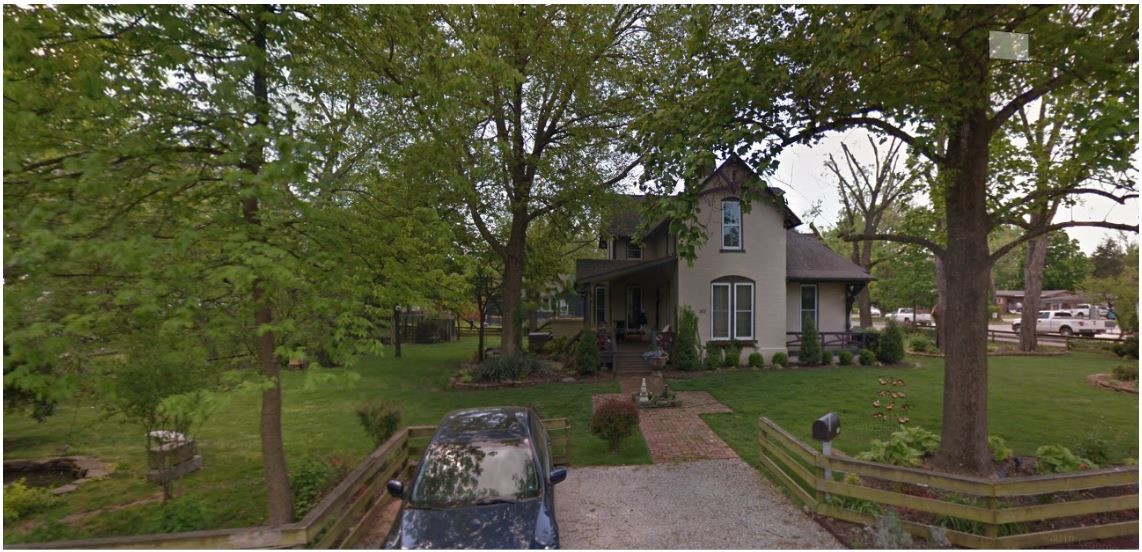 Historic remodeled home with tons of character and charm. 0.50 acre lot, just off downtown square. 785 SF, 2 bedroom, 1 bath carriage house included. Addition done in 2019. Renovated 2014.