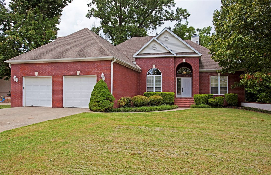 Recently renovated home in the Foxglove Subdivision. New granite, paint, hardwood, carpet and light fixtures. This large home features 2 living areas, formal dining, 1 bedroom with a full bath upstairs, 2 bedrooms, bathroom and 2nd living area downstairs, master suite with Jacuzzi tub on mail level. large lot with fenced in backyard with 2 tier deck. Great location, this home won't last long!