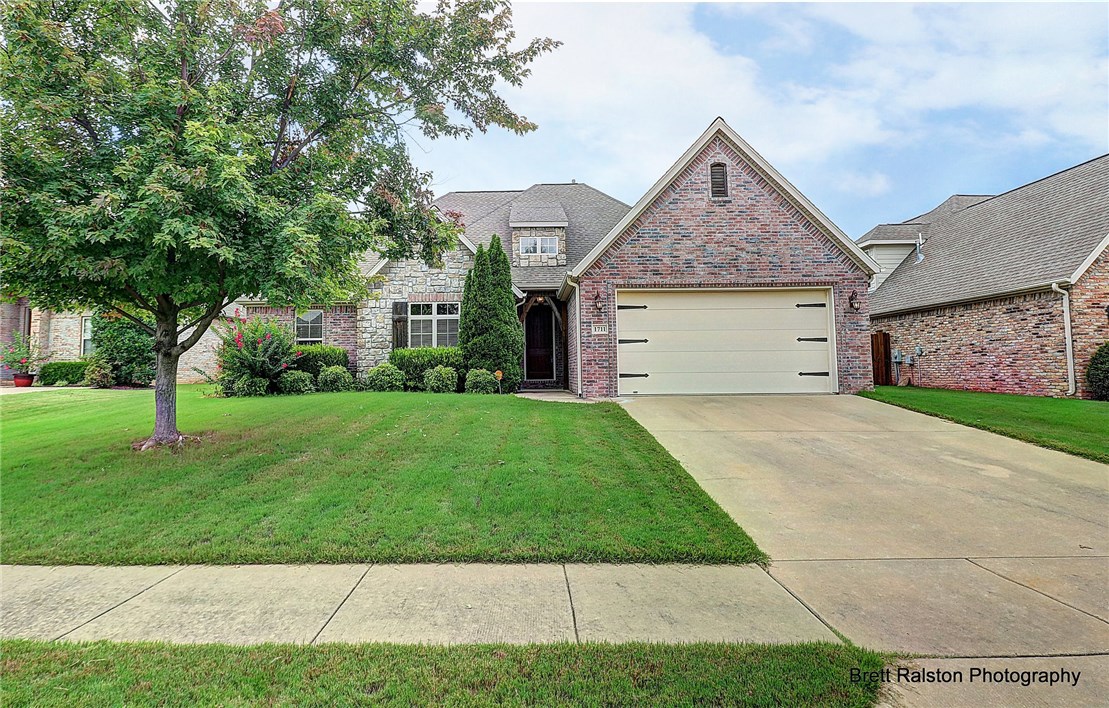 Location is Everything!!! This house is located in the prime area of Rogers.  Located near Pleasant Grove and the Pinnacle Promenade. Beautiful home in a charming subdivision with a great neighborhood park. Split 4 bedroom floor plan with 2 baths, hardwood floors, granite counter tops, tall foyer, coat closet, walk-in pantry, beautifully landscaped.