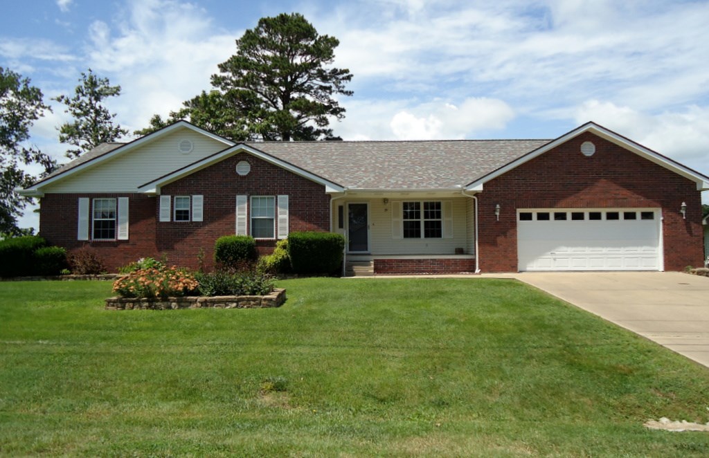 Very spacious home in excellent location.  Close to front entrance and shopping center, dining, post office, medical, etc. Located on the 18 hole golf course and walking distance to Country Club.  Garage is 23x24 plus a golf cart 10x13 in back of left side with back entrance.  Long trucks, vans, etc should fit.  
Master has jetted tub, separate shower, walk in closet, and door to back deck. Separate Patio for outdoor cooking.  New roof in 2018, furnace replaced in last few years.  Easy to show.