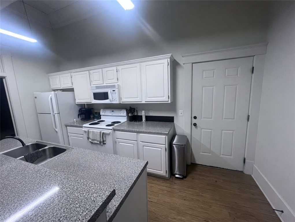 This lovely 2 bed 1 bath apartment is right in the heart of downtown Siloam Springs. Located on Broadway st, where there are shops, food, and multiple parks nearby. This apartment has historic character with a few full brick walls throughout the home. The kitchen is open concept to the dining area with bedrooms off to the right of the kitchen. The full bath has a tub/shower combo with a good-sized vanity area. There is no garage, so parking is on the street and subject to change with events going on downtown. Applications may be picked up at the Crye-Leike Siloam Springs office.