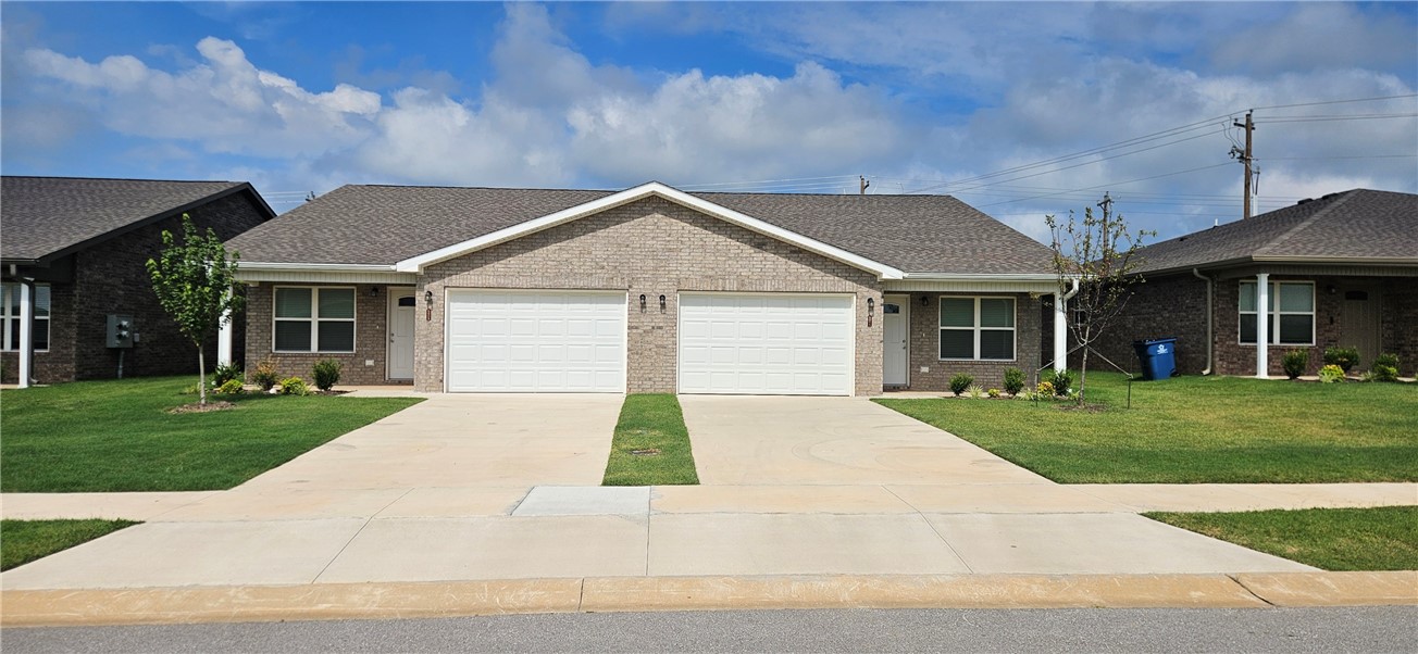 Brand new duplexes in Bentonville close to NWA Regional Airport for lease. Home features 3 bedrooms, 2 bathrooms, 2 car garage, LVP throughout home, granite countertops, ceiling fans, open floorplan, covered back patio for grilling/entertaining, fenced in yard and all appliances included. 1 month free rent with all 1 year leases signed by October 1, 2026.