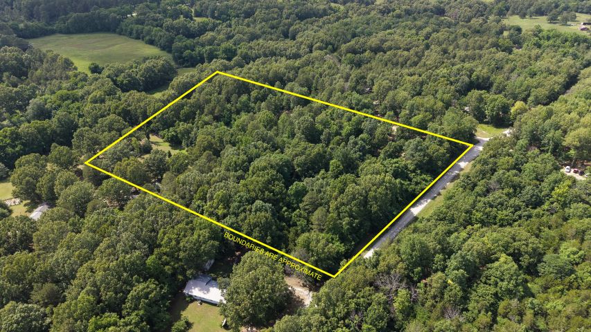 Perfect home site in the country with city water and electric available. This 5.17-AC M/L property is just the right size to provide privacy, but not too much to take care of. Mostly level, this property is heavily wooded adding to the privacy this lot offers. Sits on a county-maintained road and only 5 miles to town. Fish, swim or boat the Crooked Creek or Buffalo River or enjoy one of the beautiful parks all only minutes away. Only light restrictions and mobile homes are allowed. Don’t miss this one, call for showing today!
