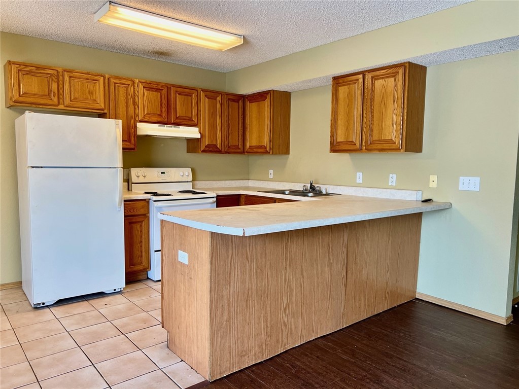 Nice duplex in the Meadowlands, in W. Fayetteville.  Home features 4 bedrooms and 2.5 baths, and a 2 car garage.  Huge living room featuring new vinyl wood floors with second living space, large master bedroom w/new carpet in bedroom.  All appliances.
