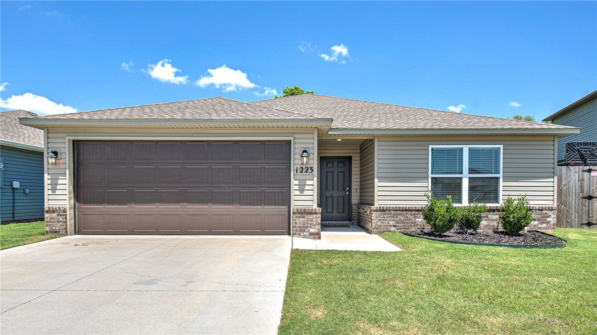 Why wait for new construction when you can have a home that still feels brand new? This well-maintained 3-bedroom, 2-bath Foster plan in Creekside Meadows offers the comfort of modern living with the added benefit of established surroundings.

Inside, you'll find an inviting open layout centered around an eat-in kitchen with ample workspace and a natural flow into the living area, making everyday living and entertaining easy. The thoughtful floor plan maximizes space while providing comfortable bedrooms and a private primary suite.

Washer, dryer, and refrigerator will convey.

The location puts you close to everything that makes Northwest Arkansas desirable. Enjoy convenient access to the University of Arkansas, nearby parks, walking trails, schools, shopping, and dining.

Whether you're looking for your next home or an investment in a growing area, this move-in-ready property offers a combination of location, condition, and value that's hard to find.