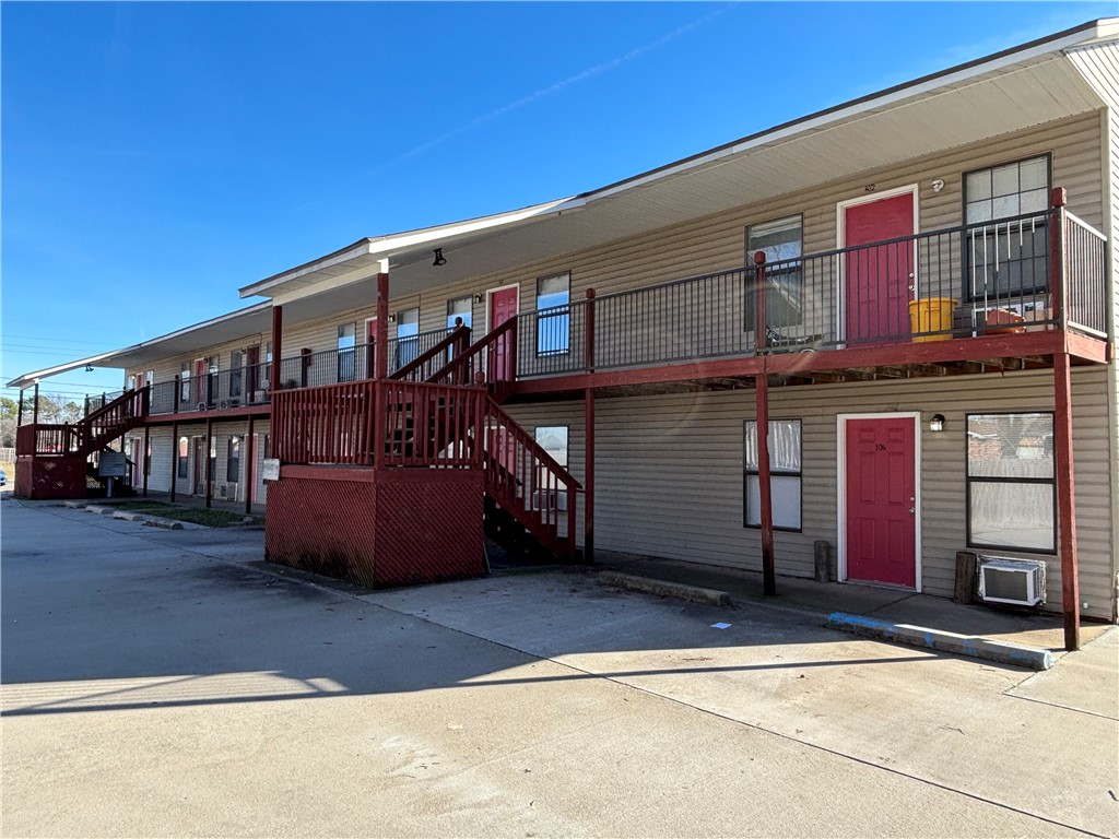 Cozy 1 bedroom, 1 bath apartment near the heart of Springdale. Minutes to schools, employment, shopping, and revived downtown Springdale.