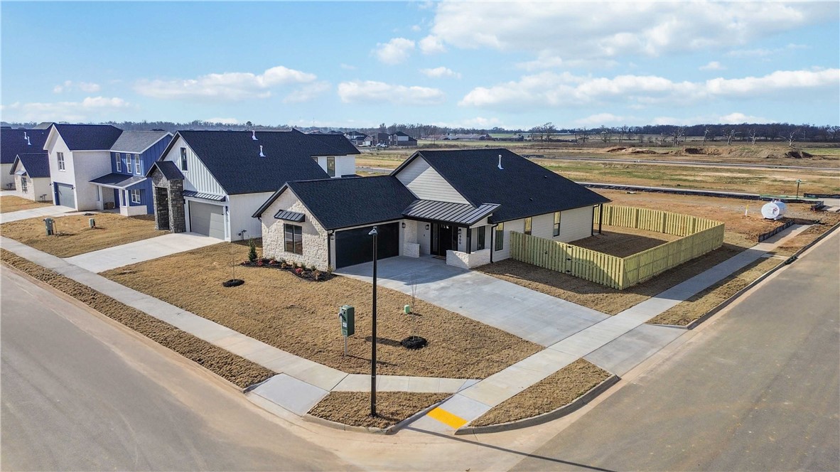 Rate as low as 5.00% or $13,500 in builder/lender credits at closing — now available on this new construction Peachstone plan in Bentonville Schools.
Thoughtfully designed with 3 bedrooms and a layout that lives larger than the square footage suggests. The primary suite features a spa-inspired wet room bath, and a signature wood beam ceiling adds warmth and character you won't find in cookie-cutter new construction. Gourmet kitchen with gas range and modern appliances. Covered porch, 2-car garage, and fully fenced backyard. Pella windows and R-15 insulation. 3 bed | 2.5 bath | 1,997 sq ft.