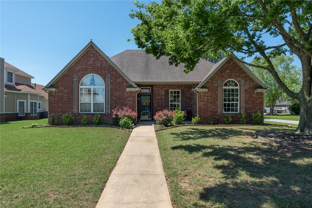 This charming home sits in a quiet cul-de-sac with no extra traffic noise! Located in a great neighborhood just minutes from Elm Tree Elementary. Spacious living area features hardwood floors and gas fireplace.  Gorgeous kitchen with island and bar top seating, and plenty of countertop and cabinet space. Extra large master bedroom with vaulted ceilings and tall windows lets in tons of natural light, master bath offers double vanity sinks, walk-in shower and garden tub. Extra bonus room upstairs can be used for anything such as a theater room, or playroom.
MOTIVATED SELLERS!!!
House has been pre-inspected with licensed home inspector and we will provide the report, if requested.