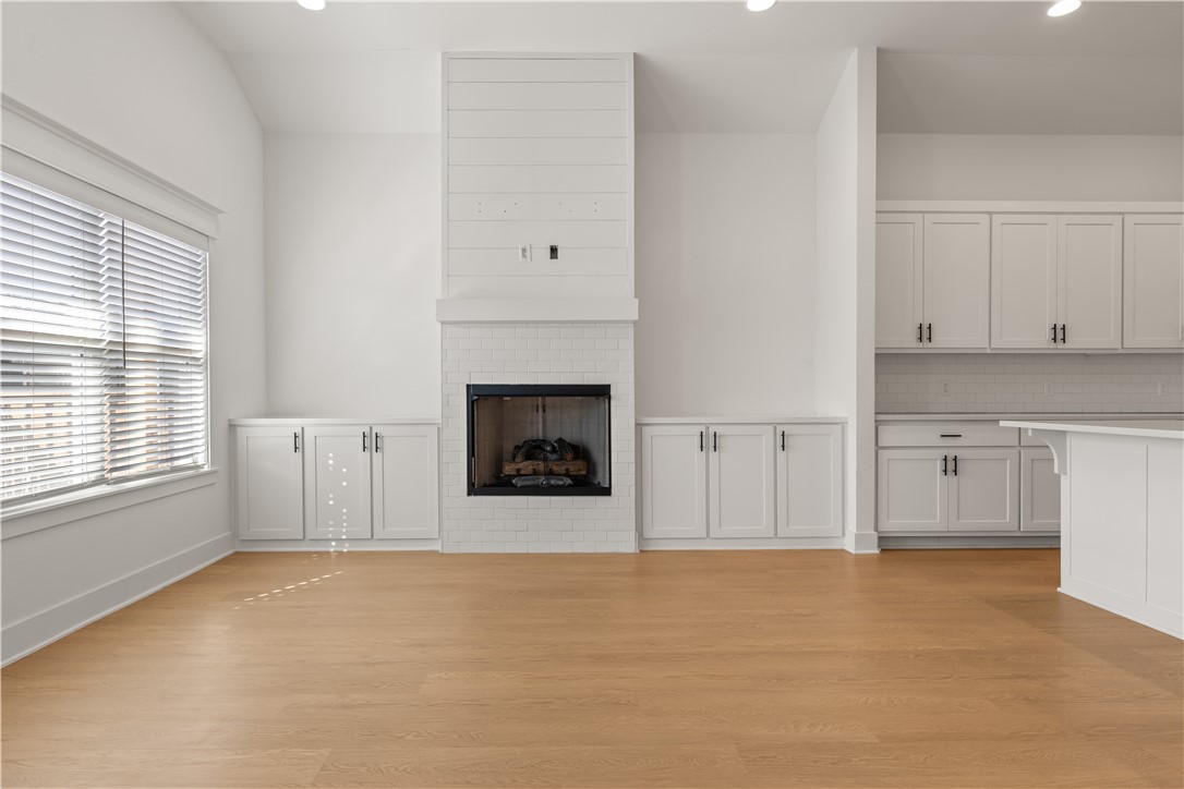 Aurora Sub Ph I Bentonville - Residential Lease
