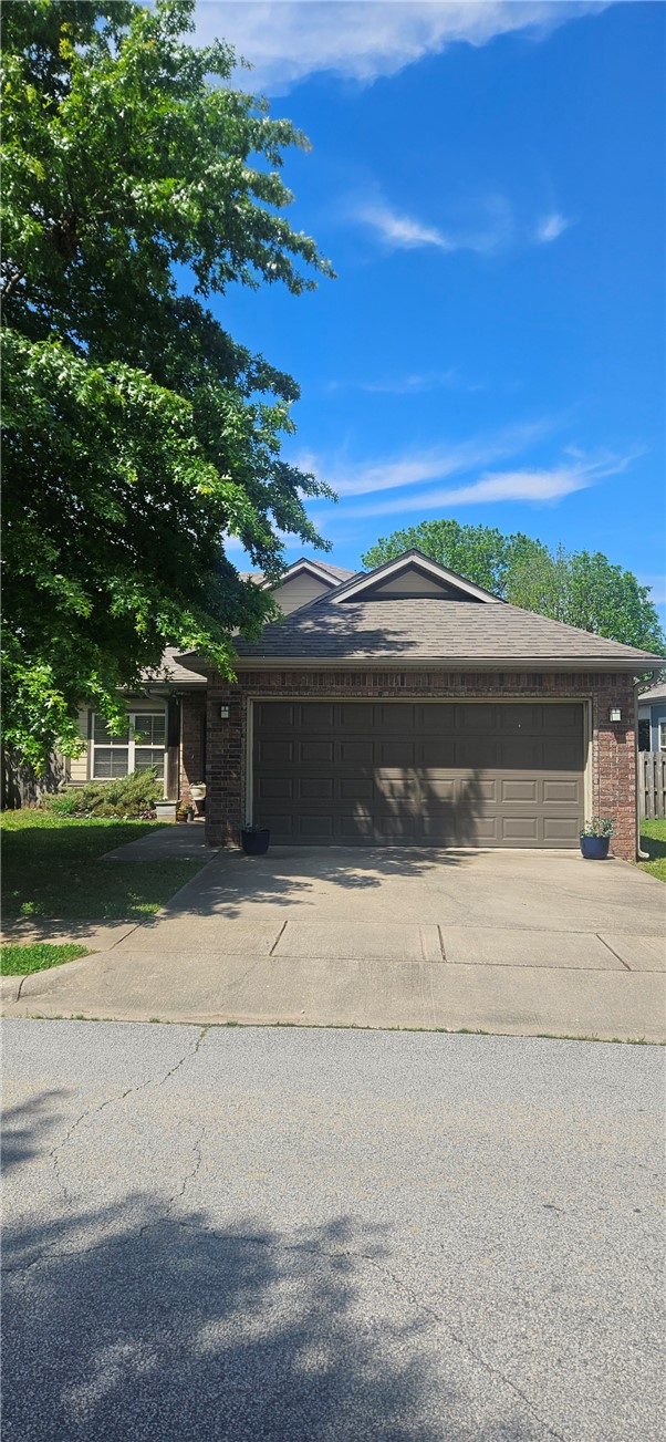 Nice home in middle of Fayetteville. Home features 3 bedroom, 2 bath open floor plan, wood floors in formal dining room, gas log fireplace in living room, nice master suite with separate shower and tub, & fenced in yard. All appliances.