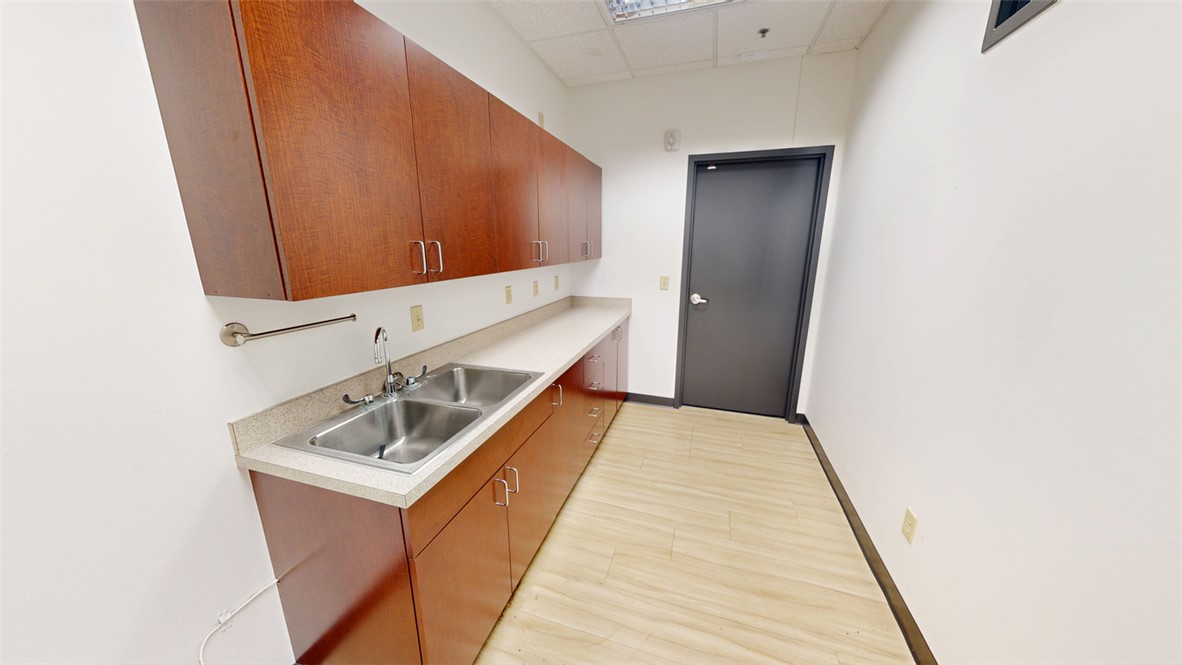 Pinnacle Pointe Ph 2 Rogers - Commercial Lease
