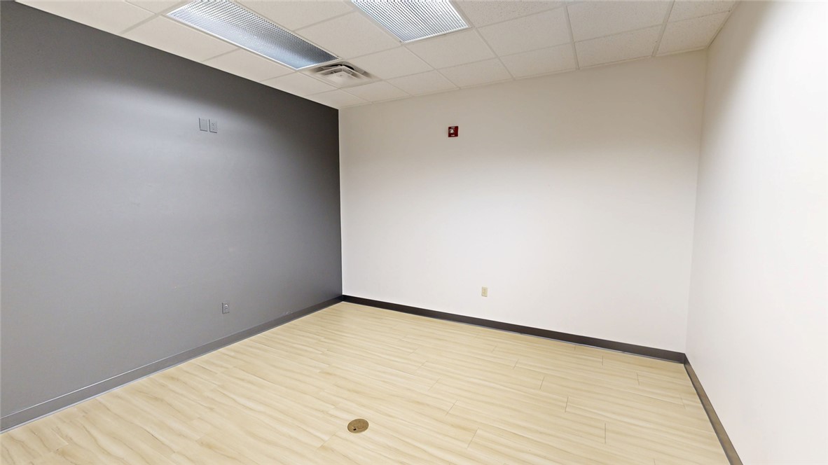 Pinnacle Pointe Ph 2 Rogers - Commercial Lease