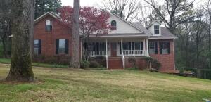 Beautiful home in a great neighborhood, lots os pluses make this a perfect home! Hardwood floors, lots of built-ins, covered deck- perfect for enjoying, Bonus rec-room and so much more.