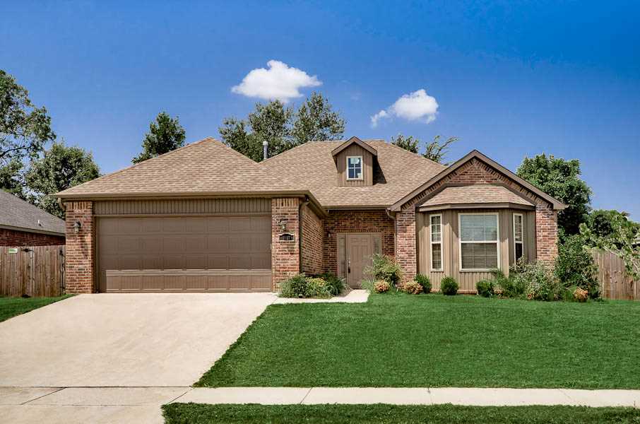 GREAT SUBDIVISION CONVENIENTLY LOCATED NEAR THE U OF A. LOT BACKS TO THE TREES AND HAS PRIVACY. BRAND NEW CARPET, PROFESSIONAL PAINT TOUCH UP. SPLIT FLOOR PLAN 3 BEDROOM 2 BATH. BAY WINDOW IN MASTER BEDROOM LARGE WALK IN CLOSET. LARGE KITCHEN WITH ISLAND.,DESK DOES NOT CONVEY..REFRIGERATOR IS NEGOTIABLE
