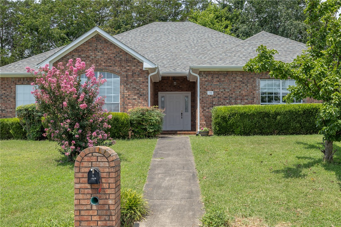 Location, location, location!  One level home in East Fayetteville’s Glenbrook S/D.  2,021 heated and cooled sq ft offers 4 bedrooms, 2 full bathrooms in a split floor plan, oversized living room, dining, eat in kitchen, and wonderful laundry with storage!  Amenities include new 3cm granite countertops, pantry, 10’ ceilings, corner gas log fireplace, enclosed sunroom, dual primary closets, tons of storage, New Roof in 2021, fully fenced privacy backyard, situated on a corner lot with a side load garage!!  This home is zoned for Root School and is 1 block from shopping and restaurants.  It is MOVE IN READY!
