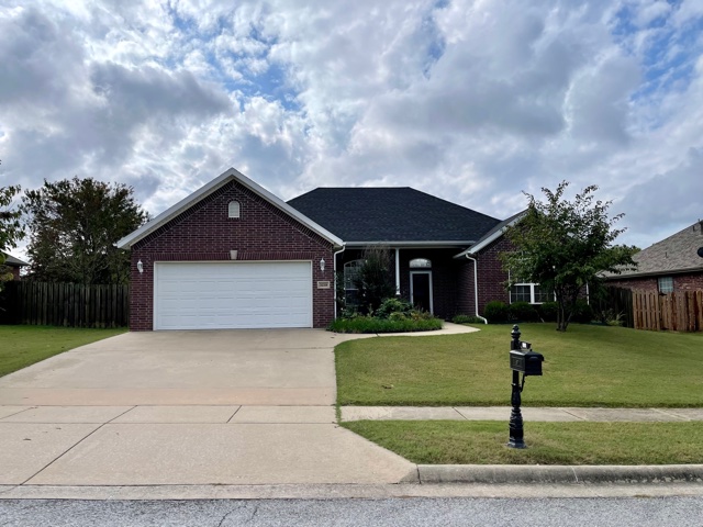 Lovely home in excellent Fayetteville Location. Close to I-49 and everything Fayetteville has to offer. Lots of amenities like open floor plan, granite countertops, crown molding, trey ceilings, gas log fireplace, 2" faux wood blinds, 6 ft privacy fence yard and more. Don't miss out on your opportunity to rent this home. ** Pets with owner approval**