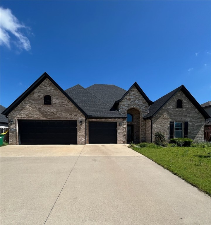 Welcome to this stunning 4-bedroom, 3-bathroom rental home in the heart of Bentonville. Step inside to a spacious, open-concept interior filled with natural light, highlighting the home's clean lines and modern design. Whether you're hosting or relaxing, the layout offers both comfort and style.
Outside, enjoy a fenced-in yard—perfect for unwinding in privacy or spending time outdoors. This home combines beauty, functionality, and flexibility, all in one thoughtfully designed space.
