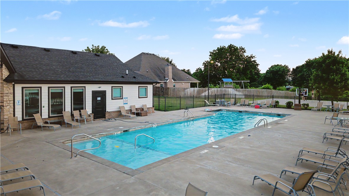 MAPLE ESTATES PH III-CENTERTON - Residential