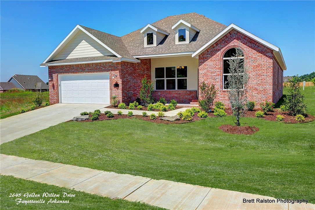 New construction home built by Riggins Construction. This beautiful 1 level home includes 4 bedrooms, 2 baths, a formal dining room, a living room with vaulted ceilings, covered front and back porches, and a 2 car garage. It features hand scraped hardwood flooring, granite counters, SS appliances, vaulted ceilings with exposed beams, low E-windows, an energy efficient package, and a security system. The home is plumbed for central​​‌​​​​‌​‌​​​‌‌​​​‌‌‌​​‌​​‌‌​​​​ vac.