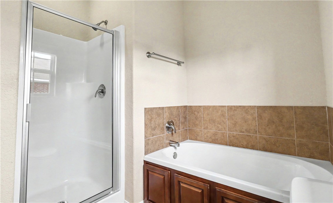 LAKEWOOD CROSSING SUB PH 1-ROGERS - Residential