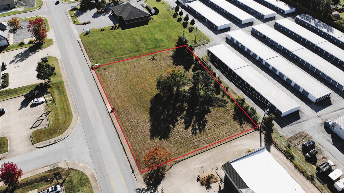 Prime commercial lot on N 24th St between Walnut & Olive in Rogers, AR—nearly 1 acre with high visibility and access to major throughways, just minutes from I-49. Traffic counts avg 23K–25K VPD along Walnut, less than ½ mile to Walmart Supercenter, and close to retail, dining, and services. Only 5 min to Downtown Rogers and 12–15 min to Walmart Home Office. Surrounded by established neighborhoods and new multifamily growth, including the Olive St Apartments nearby, offering a strong customer base. With commercial zoning, city utilities, and flexible development potential, this site is ideal for retail, office, or service users seeking exposure, convenience, and opportunity in the heart of Northwest Arkansas’ thriving business corridor.