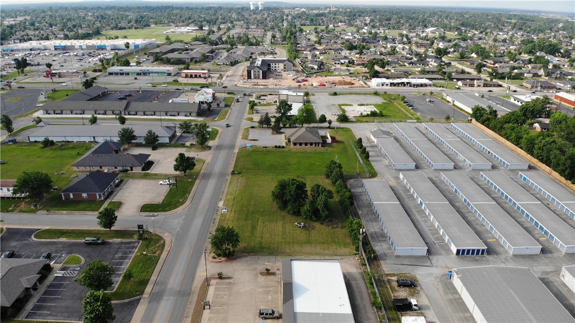 Prime commercial lot on N 24th St between Walnut & Olive in Rogers, AR—nearly 1 acre with high visibility and access to major throughways, just minutes from I-49. Traffic counts avg 23K–25K VPD along Walnut, less than ½ mile to Walmart Supercenter, and close to retail, dining, and services. Only 5 min to Downtown Rogers and 12–15 min to Walmart Home Office. Surrounded by established neighborhoods and new multifamily growth, including the Olive St Apartments nearby, offering a strong customer base. With commercial zoning, city utilities, and flexible development potential, this site is ideal for retail, office, or service users seeking exposure, convenience, and opportunity in the heart of Northwest Arkansas’ thriving business corridor.